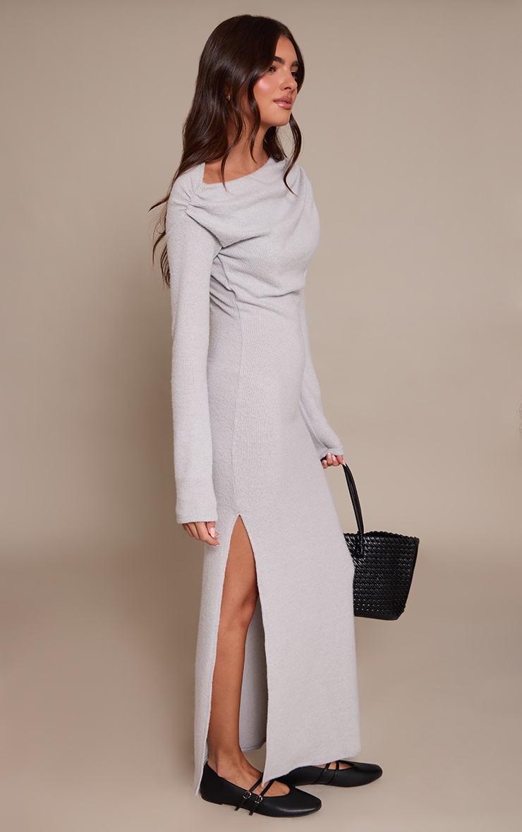 Robe mi-longue côtelée brossée gris clair froncée à manches longues image 3