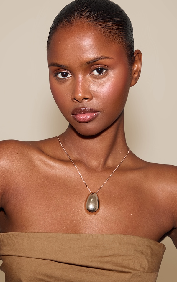 Collier long doré à petite pierre en goutte d'eau