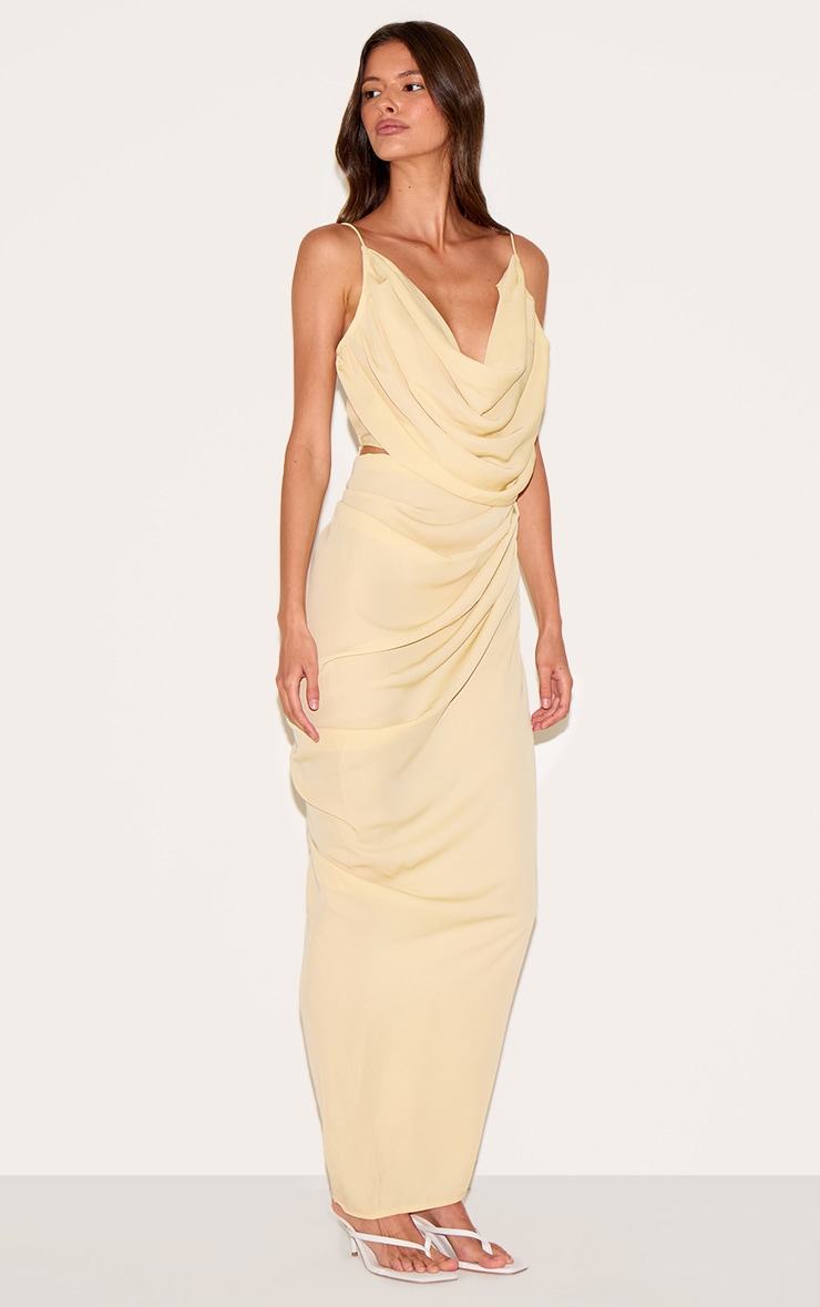 Robe longue en mousseline de soie jaune beurre à découpe drapée image 3