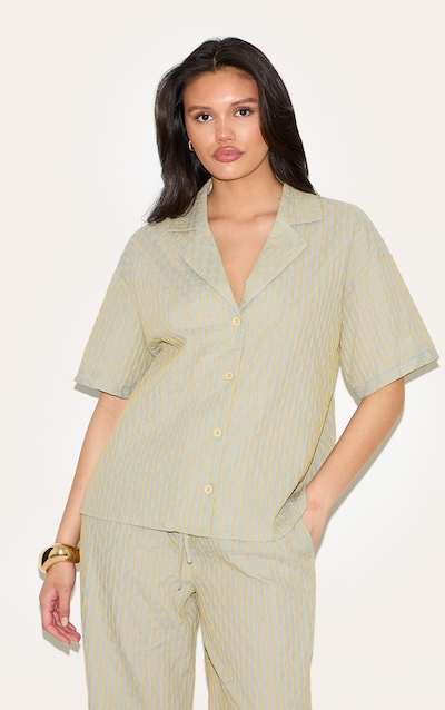 Chemise texturée verte à rayures et manches courtes