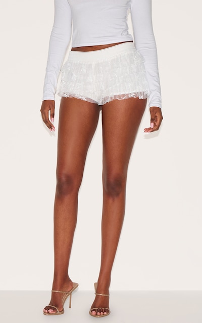 Short culotte bouffant en dentelle crème à volants