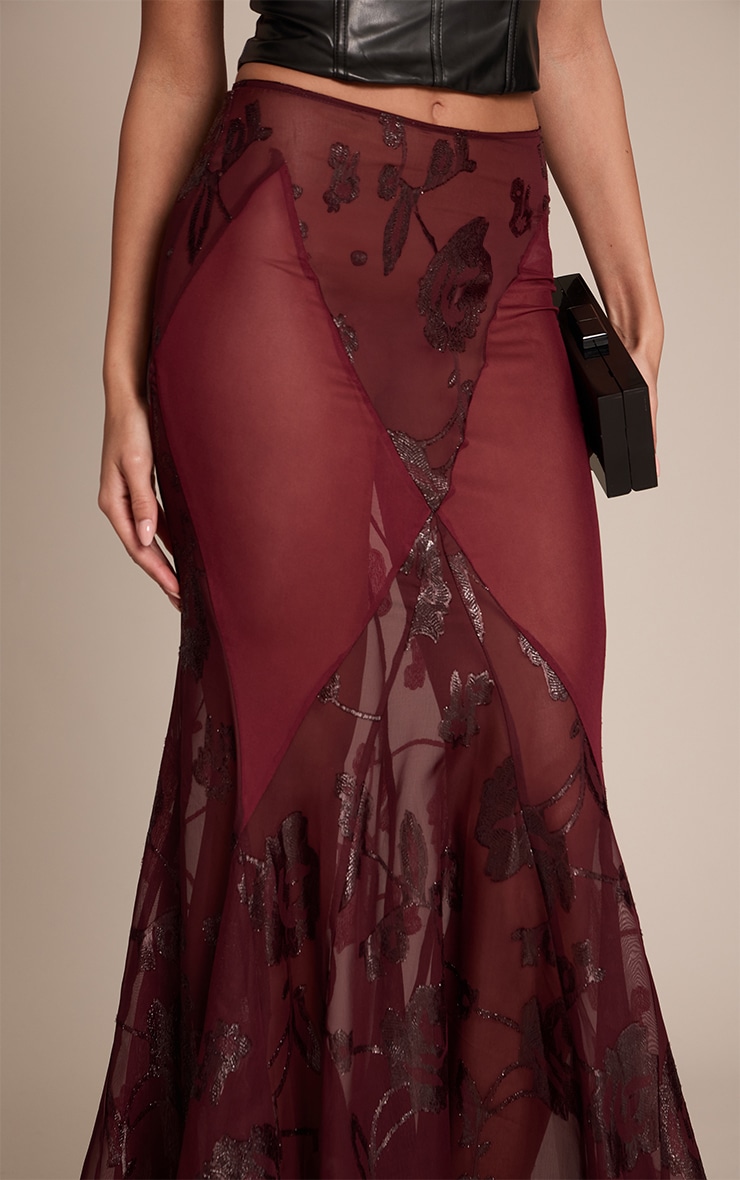 Jupe longue prune transparente à détails brodés et godet image 4
