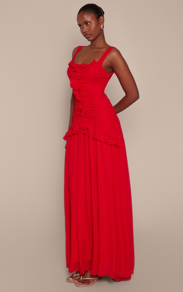 Robe longue en mousseline de soie rouge froncée à volants image 3