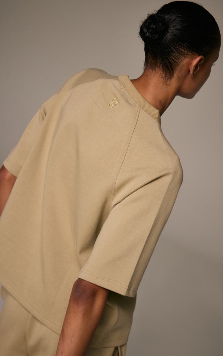 T-shirt tissé sauge à épaules carrées et logo brodé image 2