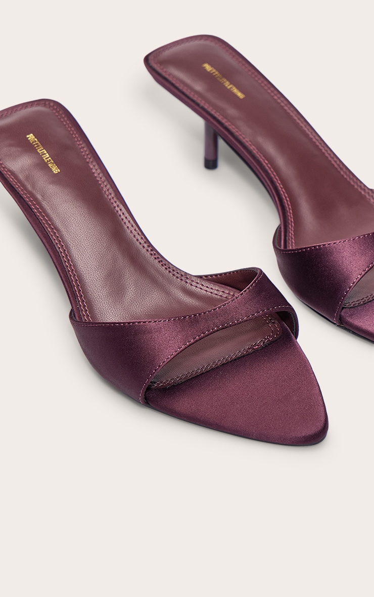 Mules pointues satinées prune à petit talon aiguille et bride fine image 5