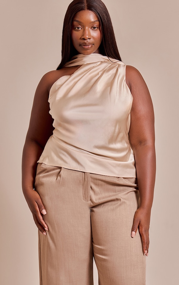 Plus Top satiné beige à détail foulard asymétrique