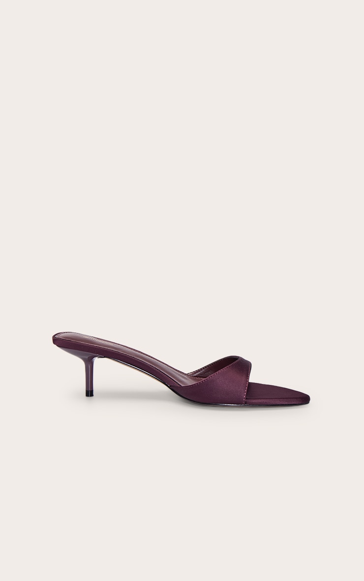 Mules pointues satinées prune à petit talon aiguille et bride fine image 2