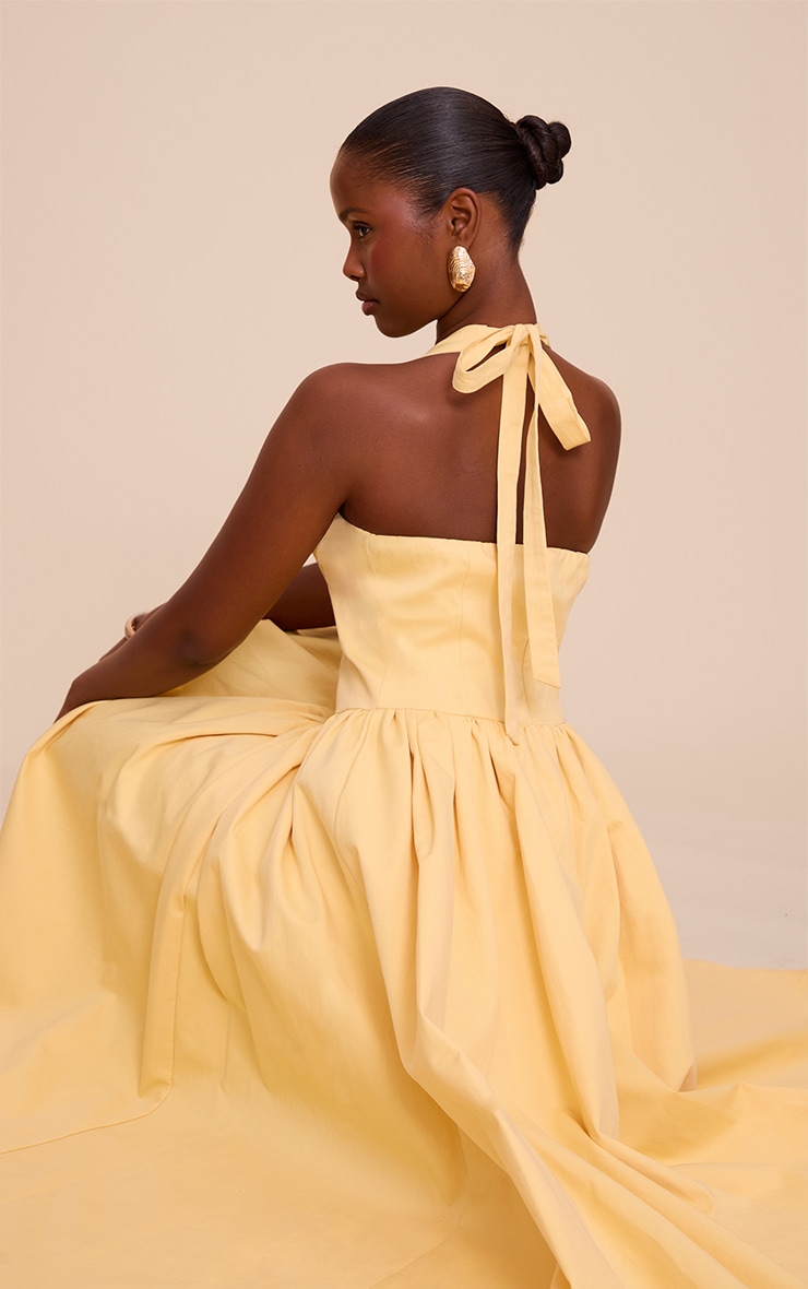 Robe longue jaune citron froncée à dos nu et détail noué image 2
