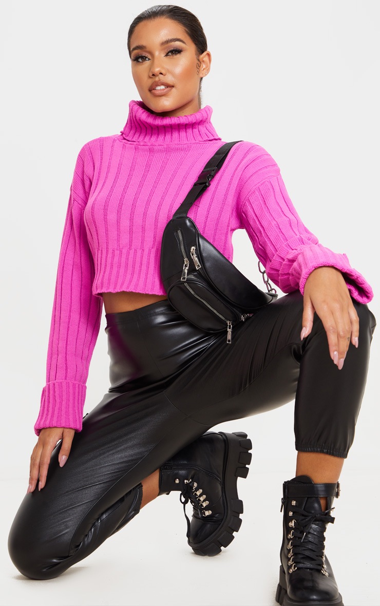 Pull court en maille tricot côtelée rose flashy