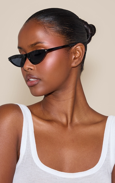 Lunettes de soleil style oeil de chat allongées noires à monture fine