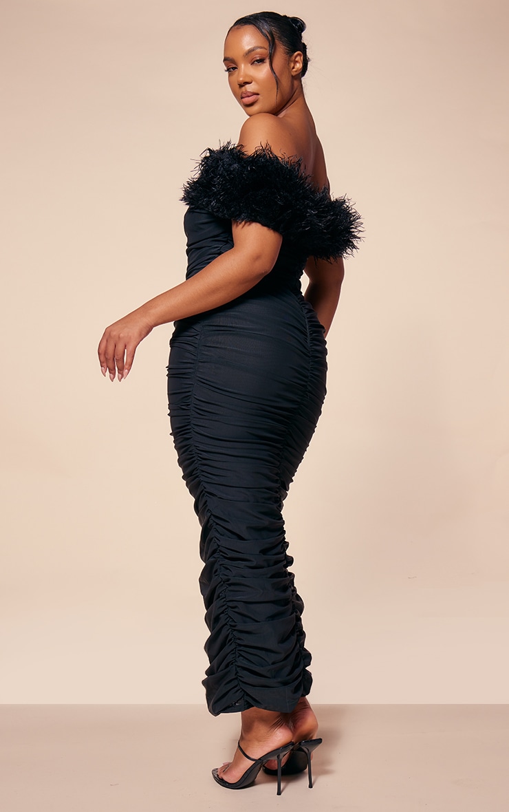 PLT Label Plus Robe bandage mi-longue froncée en mesh noir à col bardot moumouté image 2