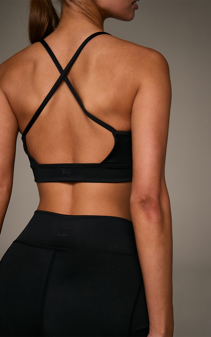 Brassière de sport ultime noire croisée dans le dos image 4