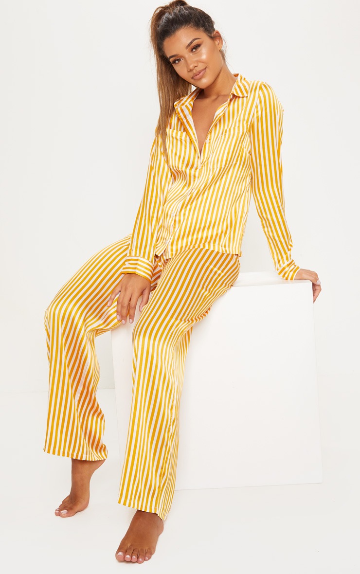 Ensemble de pyjama évasé à rayures moutardes et blanches