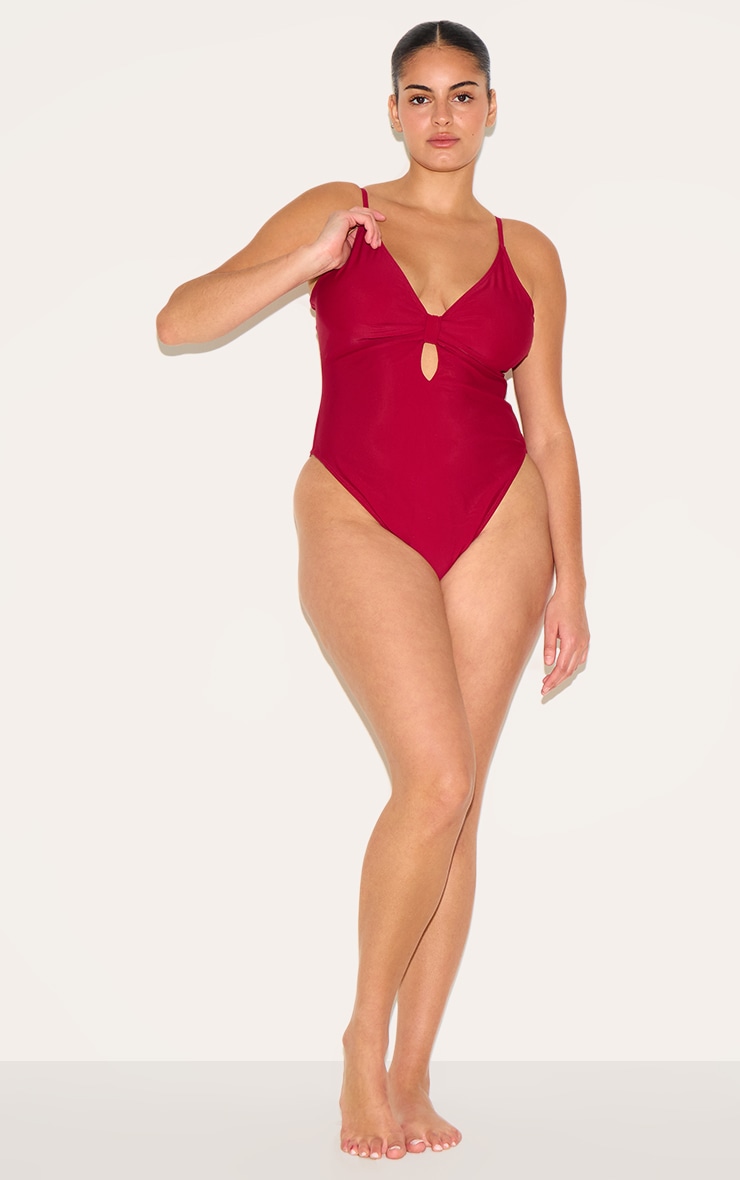 Plus Maillot de bain bordeaux noué devant à découpe image 3