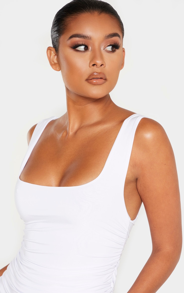 robe sans manche blanche