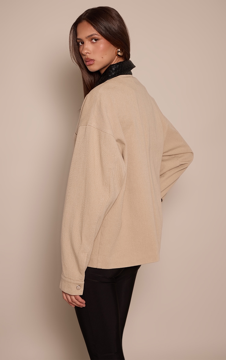 Veste en maille sergée beige à col contrastant et poches image 2