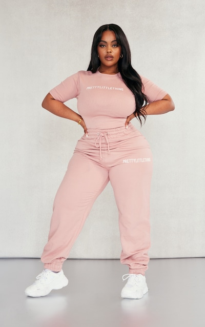 PRETTYLITTLETHING Plus Jogging rose clair à taille haute et ourlets retroussés