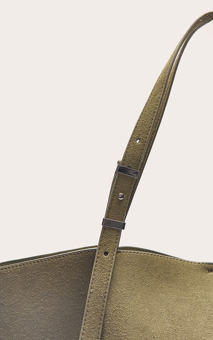 Tote bag en suédine vert olive à anses ajustables image 5
