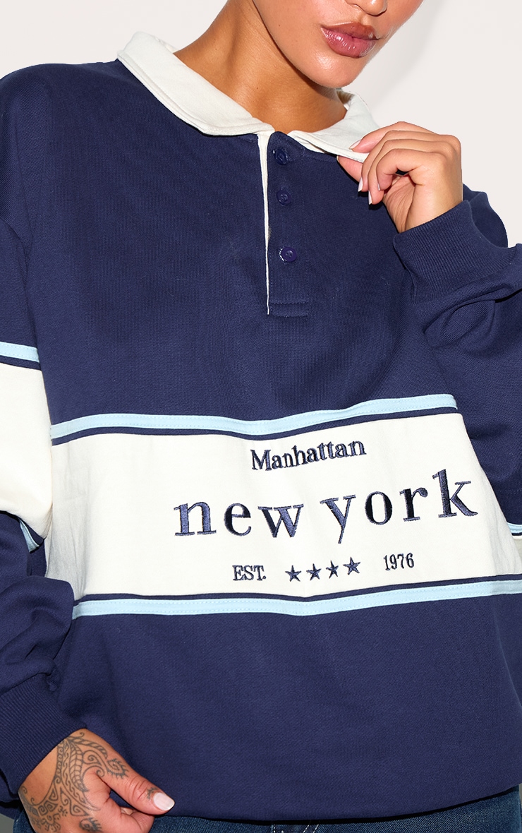 Plus Sweat deluxe bleu marine brodé "New York" à col contrastant image 4