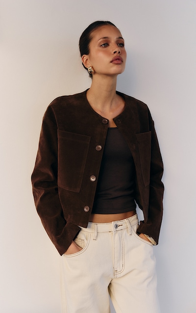 Veste en suédine marron à épaules carrées et boutons