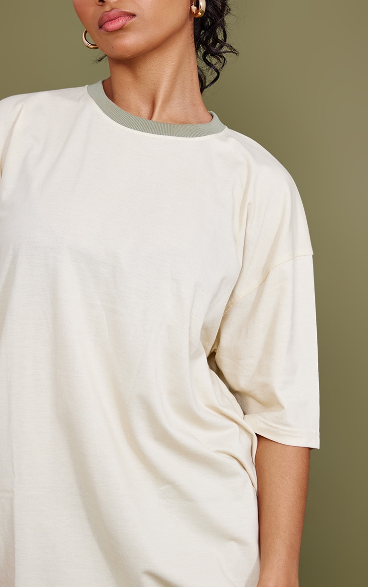 T-shirt caramel roux à col ras contrastant image 4