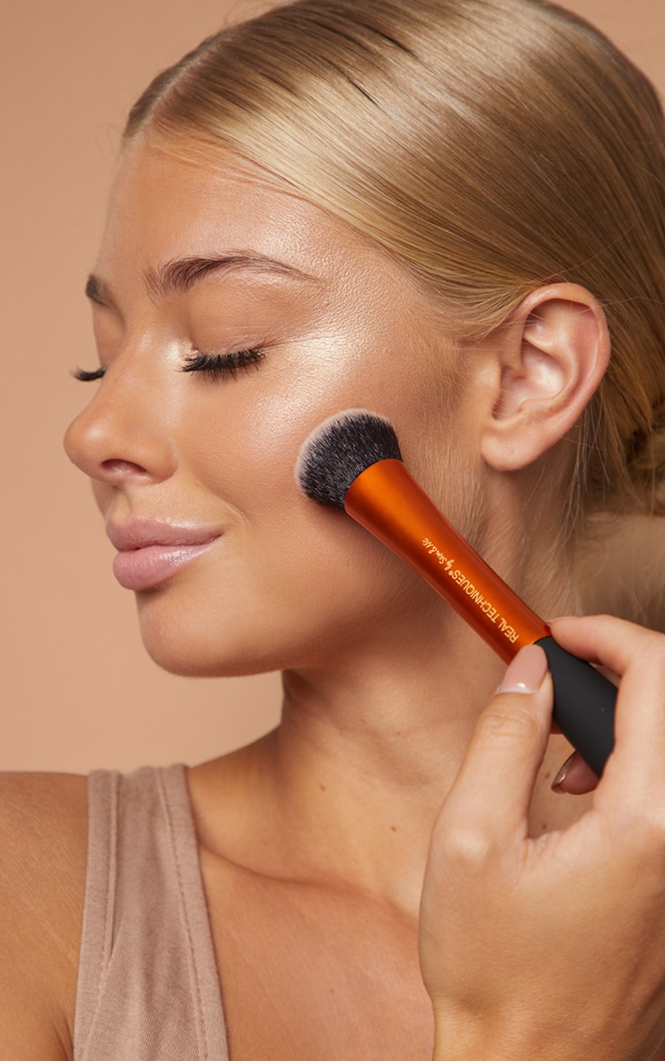 Real Techniques Expert Face Brush Beauty PrettyLittleThing