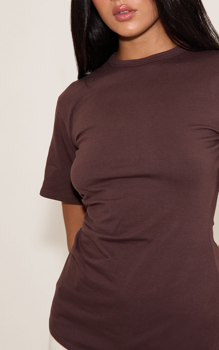 T-shirt en coton chocolat froncé sur le côté à ourlet asymétrique image 4