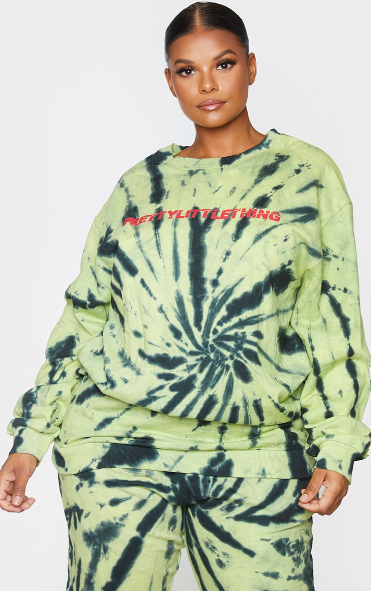 PRETTYLITTLETHING Plus Green Tie Dye Logo Front Sweater