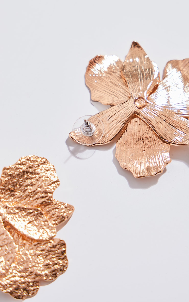 Gold Textured Flower Stud Earrings image 3