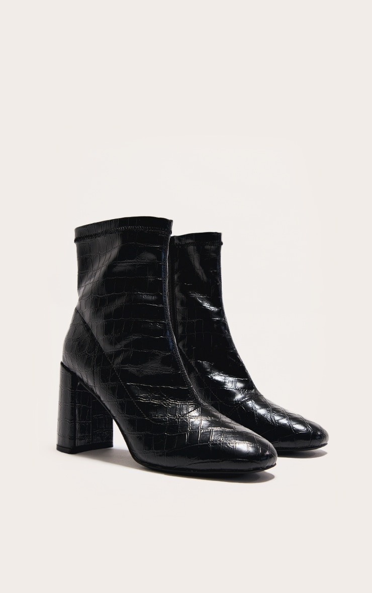 Bottines style chaussettes rondes en PU noir effet croco à talon image 2