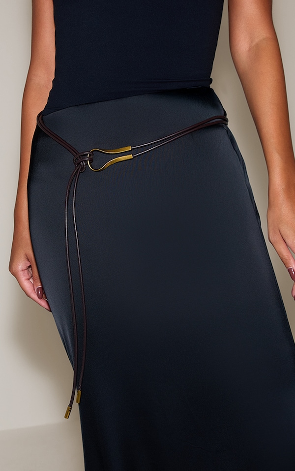 Ceinture en corde chocolat à détails en métal doré