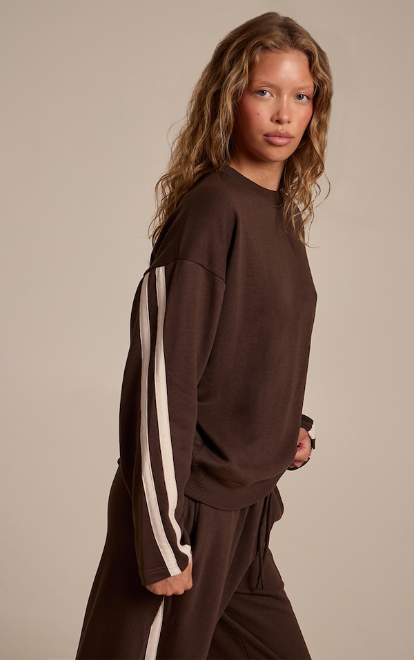 Sweat oversize marron à rayures contrastées