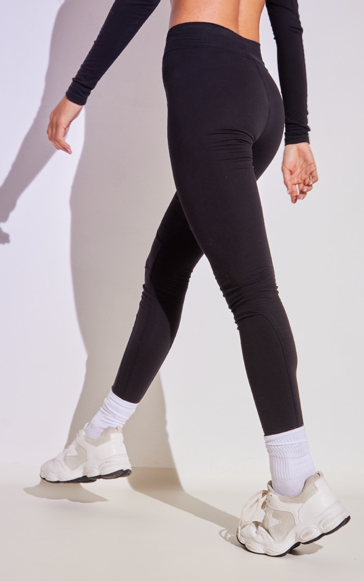 Legging de sport noir à taille haute détail coutures image 3