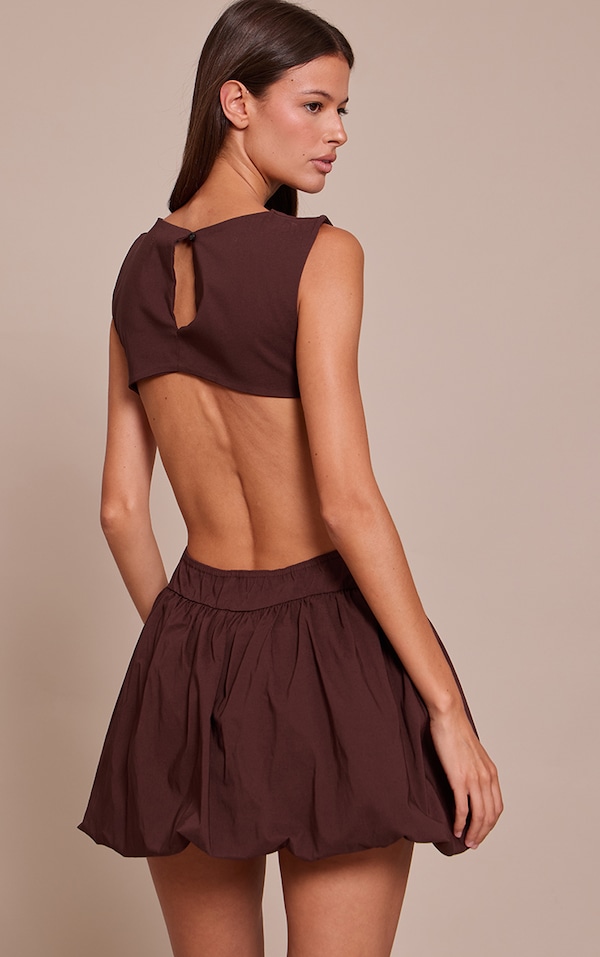 Robe droite tissée stretch chocolat à dos nu découpé