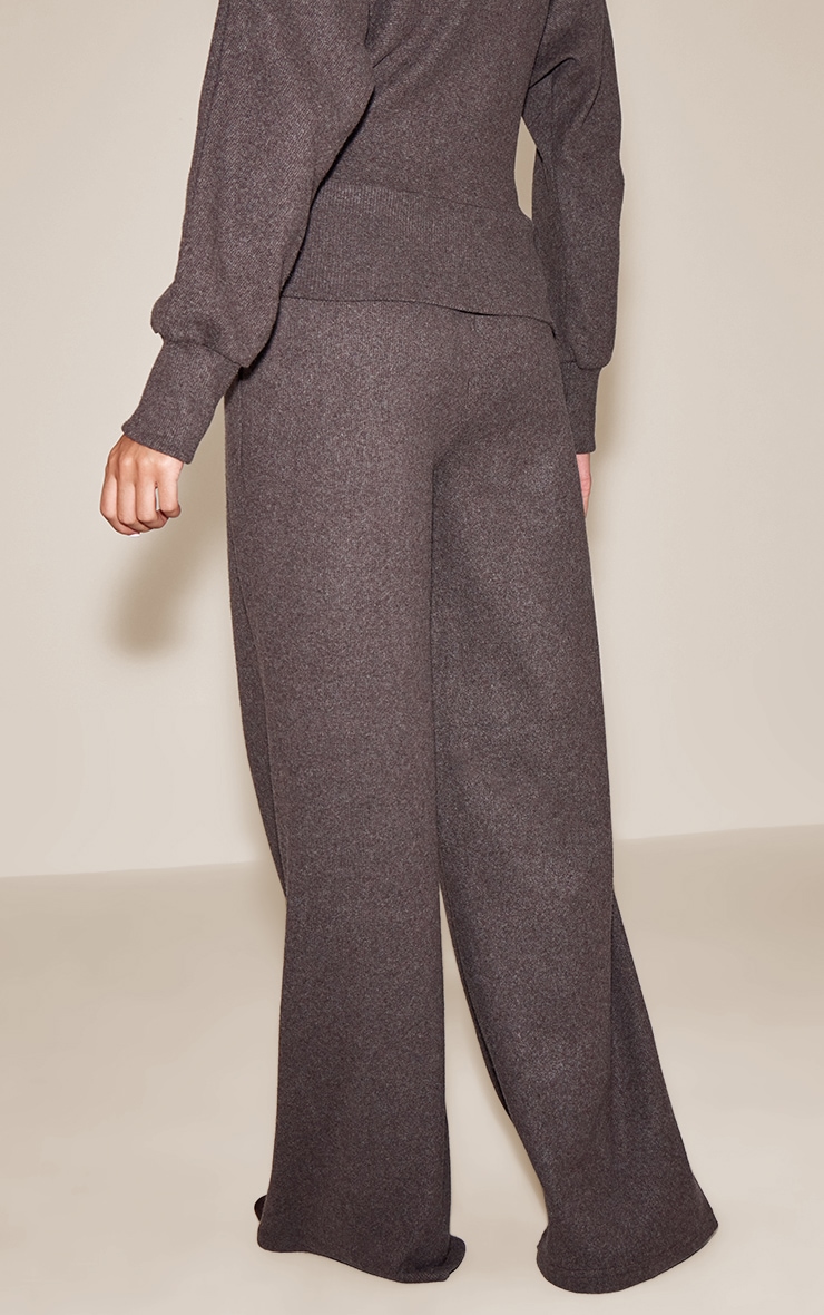 Pantalon large côtelé doux marron foncé à taille basse image 3
