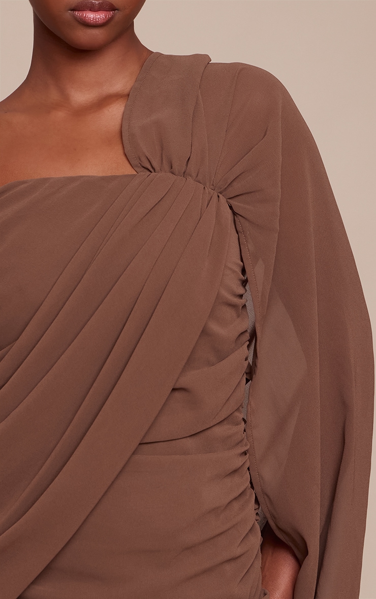 Mini robe en mousseline de soie chocolat froncée à épaule unique image 4