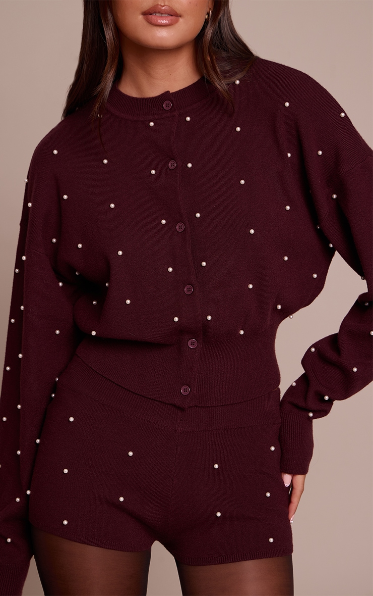 Cardigan cintré en maille compacte rouge vin à empiècements perles image 4
