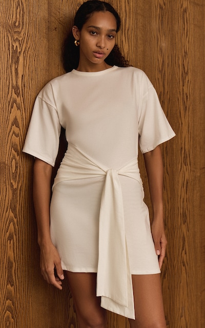 Robe T-shirt blanche à détail noué