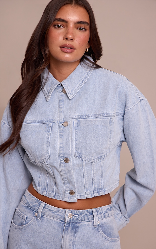 Veste courte en jean bleu clair à manches bouffantes
