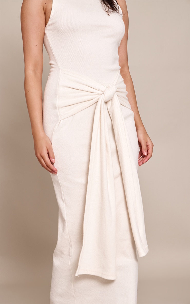 Robe longue brossée côtelée crème sans manches à partie nouée image 4