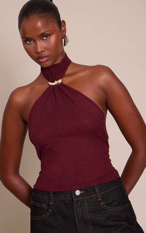 Top en maille tricot bordeaux à col montant et empiècement anneau