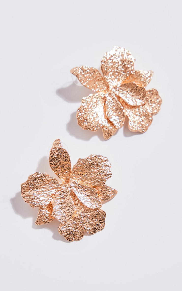 Gold Textured Flower Stud Earrings image 2