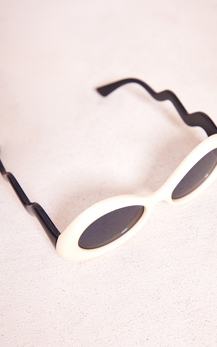 Monochrome Bubble Contrast Zig Zag Arms Round Frame Sunglasses image 3