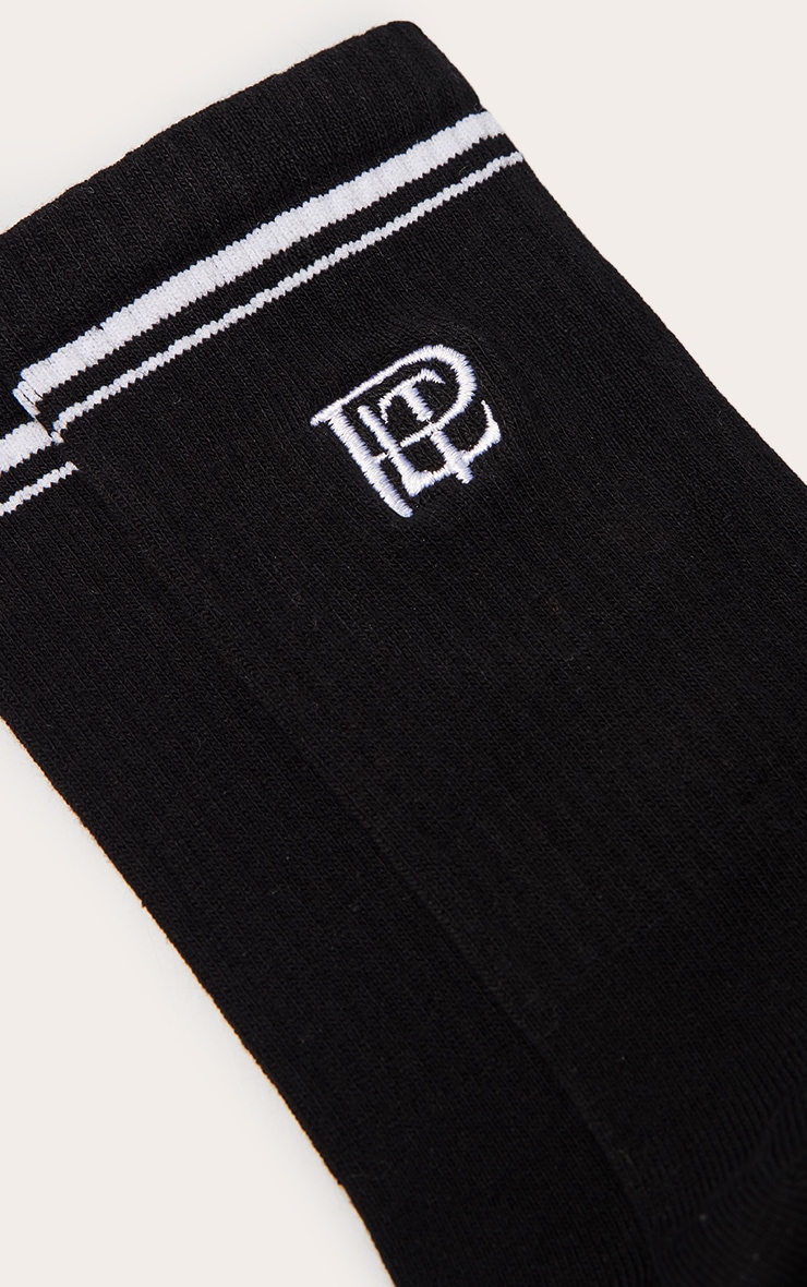 Chaussettes de sport noires brodées "PrettyLittleThing" image 3