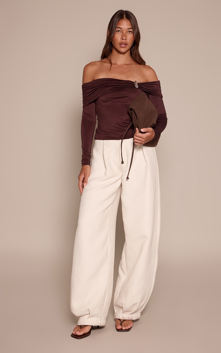 Top bardot en Sculpt mat chocolat à manches longues et empiècement image 3