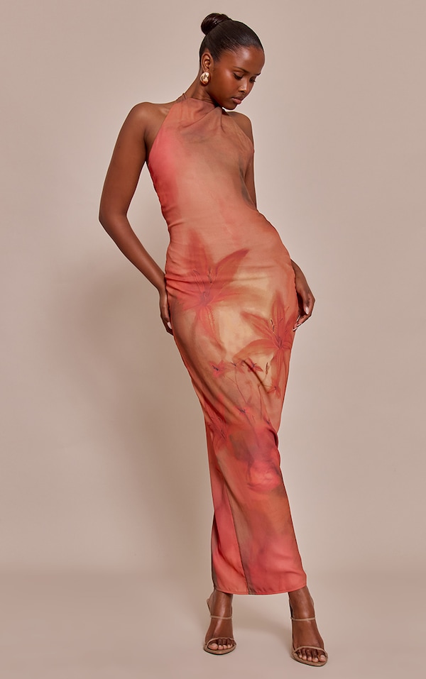 Robe longue en mousseline de soie orange fleurie à col montant