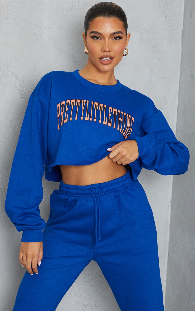 cropped black sweater zip up