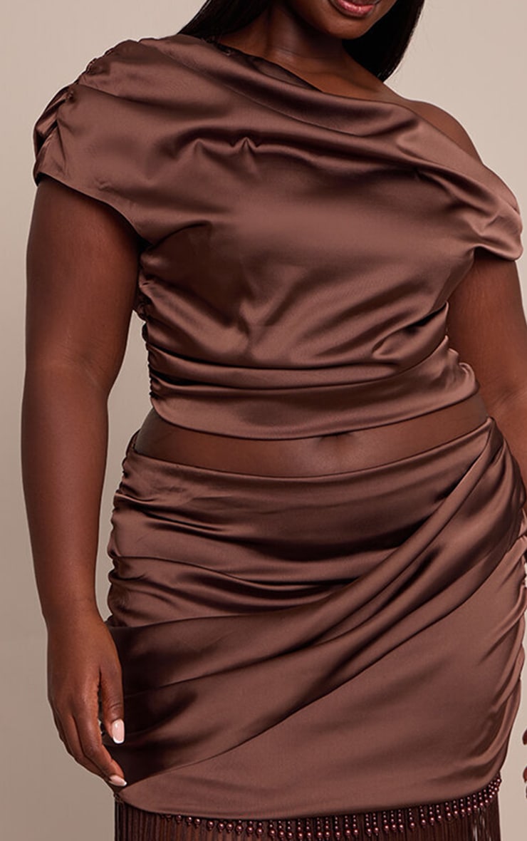 Plus Top drapé satiné marrpn chocolat à épaule unique image 4
