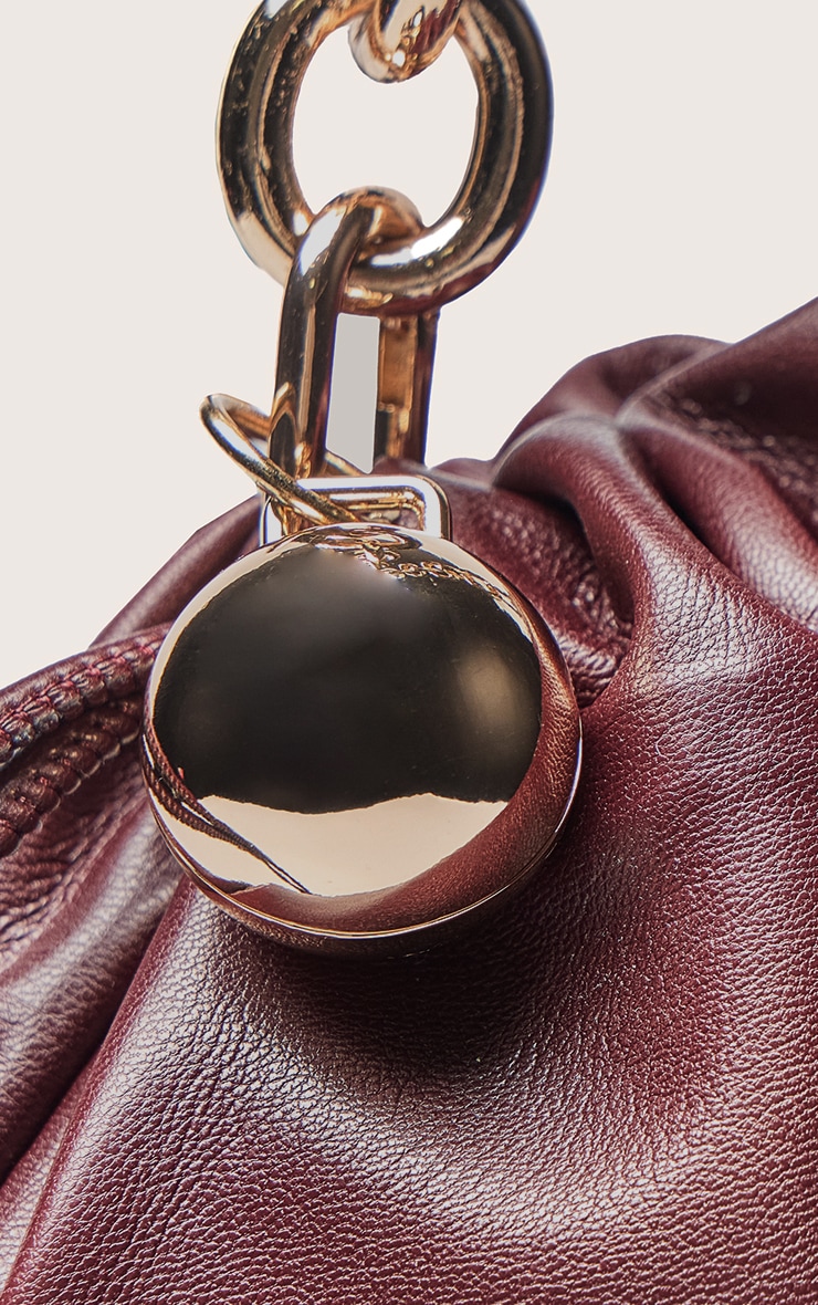 Sac à main style pochette bordeaux à chaîne perle image 4