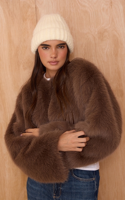 Bonnet en maille tricot épaisse côtelée jaune beurre